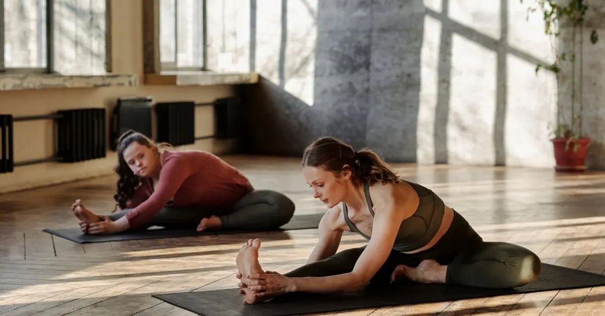 Bien choisir entre yoga et pilates pour gérer le stress