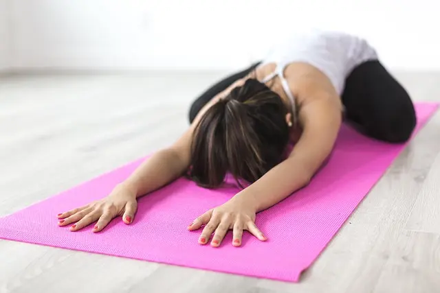 Comment le yoga peut améliorer votre maîtrise du stress