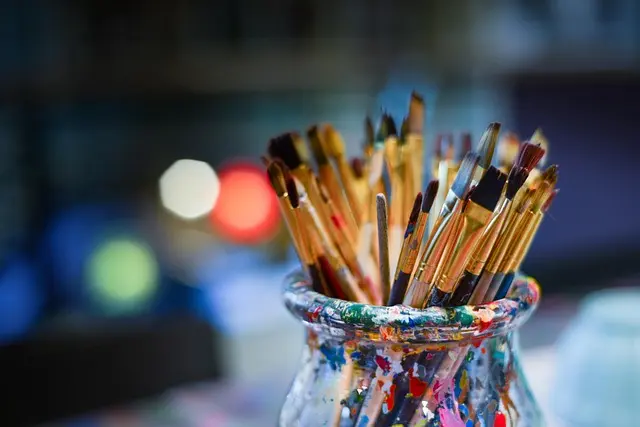 Maîtriser le stress avec la thérapie par l'art : une approche efficace