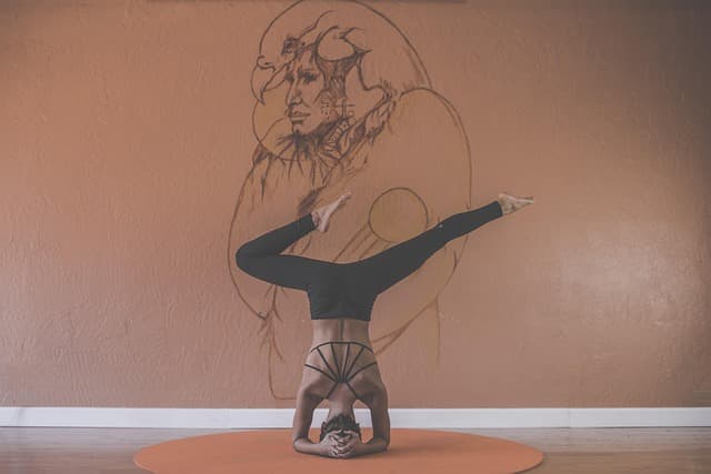 Comment le yoga peut améliorer votre maîtrise du stress